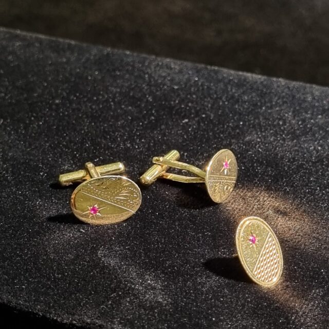 Auksinės sąsagos ir sągė