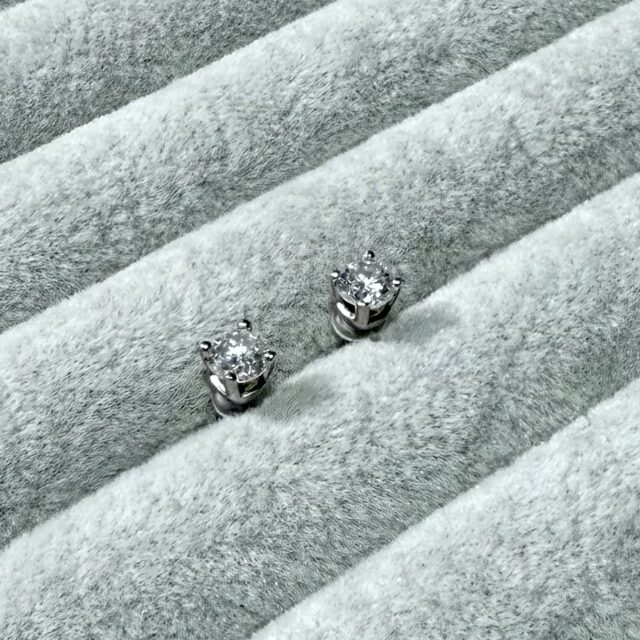 Auksiniai auskarai su deimantais 0,69ct