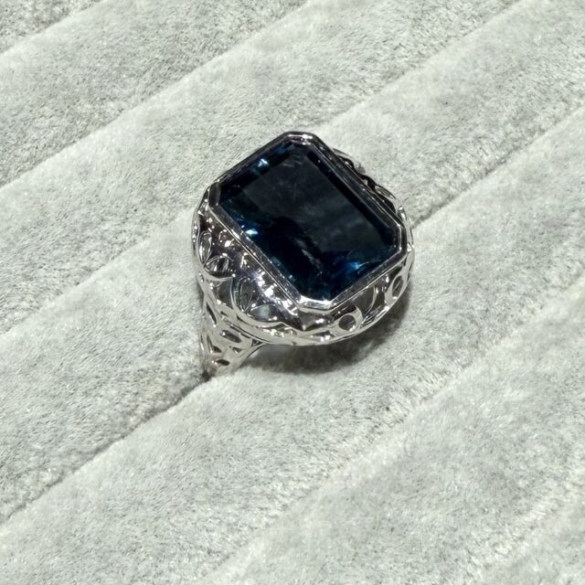 A silver ring with a 12.75 ct ‘London blue’ topaz