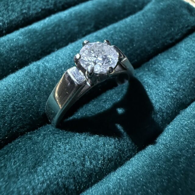 A gold antique ring from 1920 with a diamond